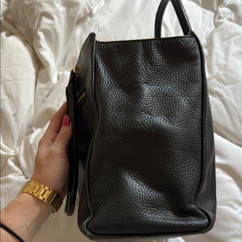 Kate Spade Black Tote with Glossy Finish and Structured Design - Picture 5 of 5